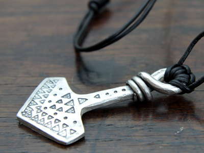 Large punch decorted sterling silver Thor's hammer